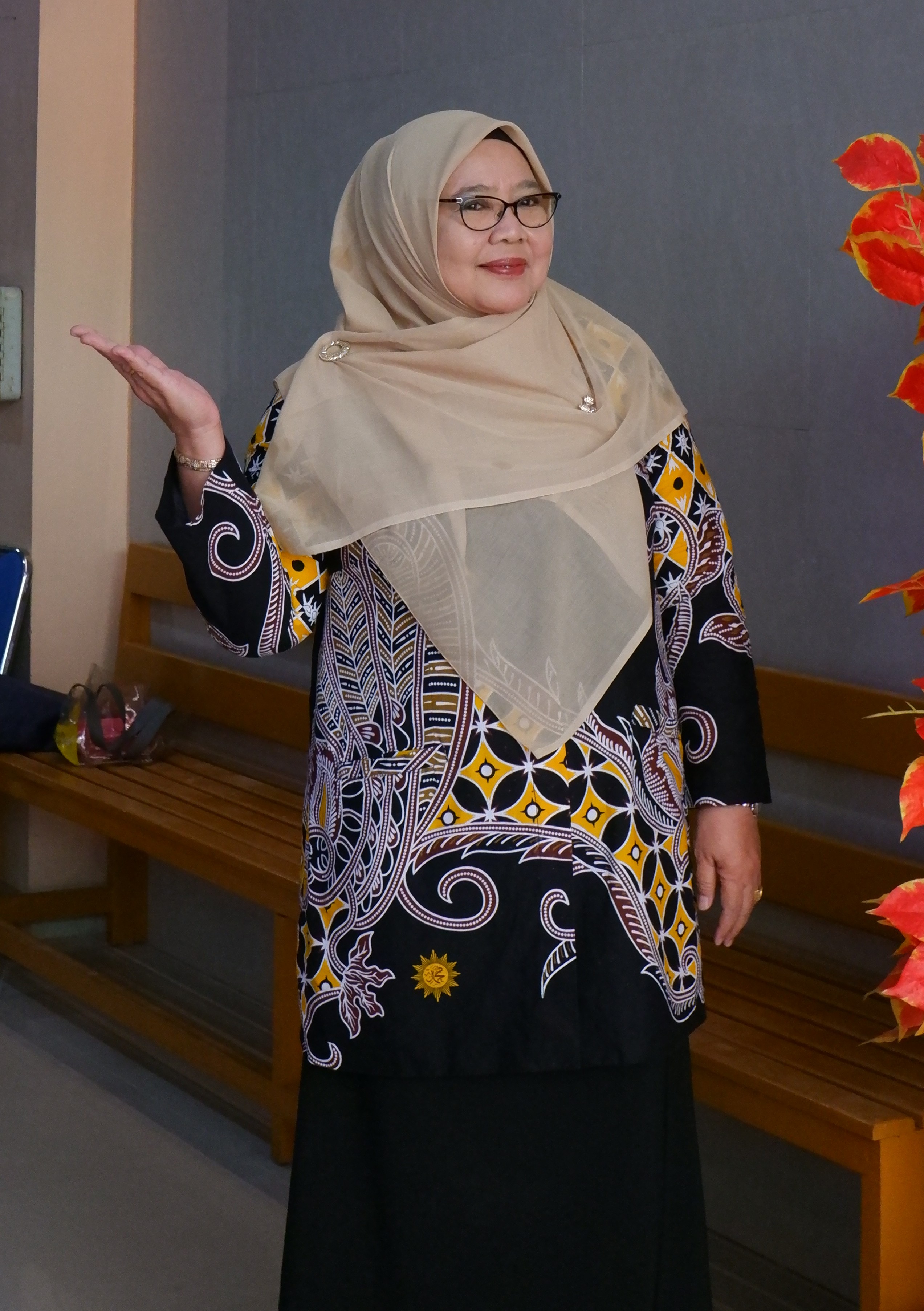 Hj. Zesmita Umar, SH,. M.Pd.